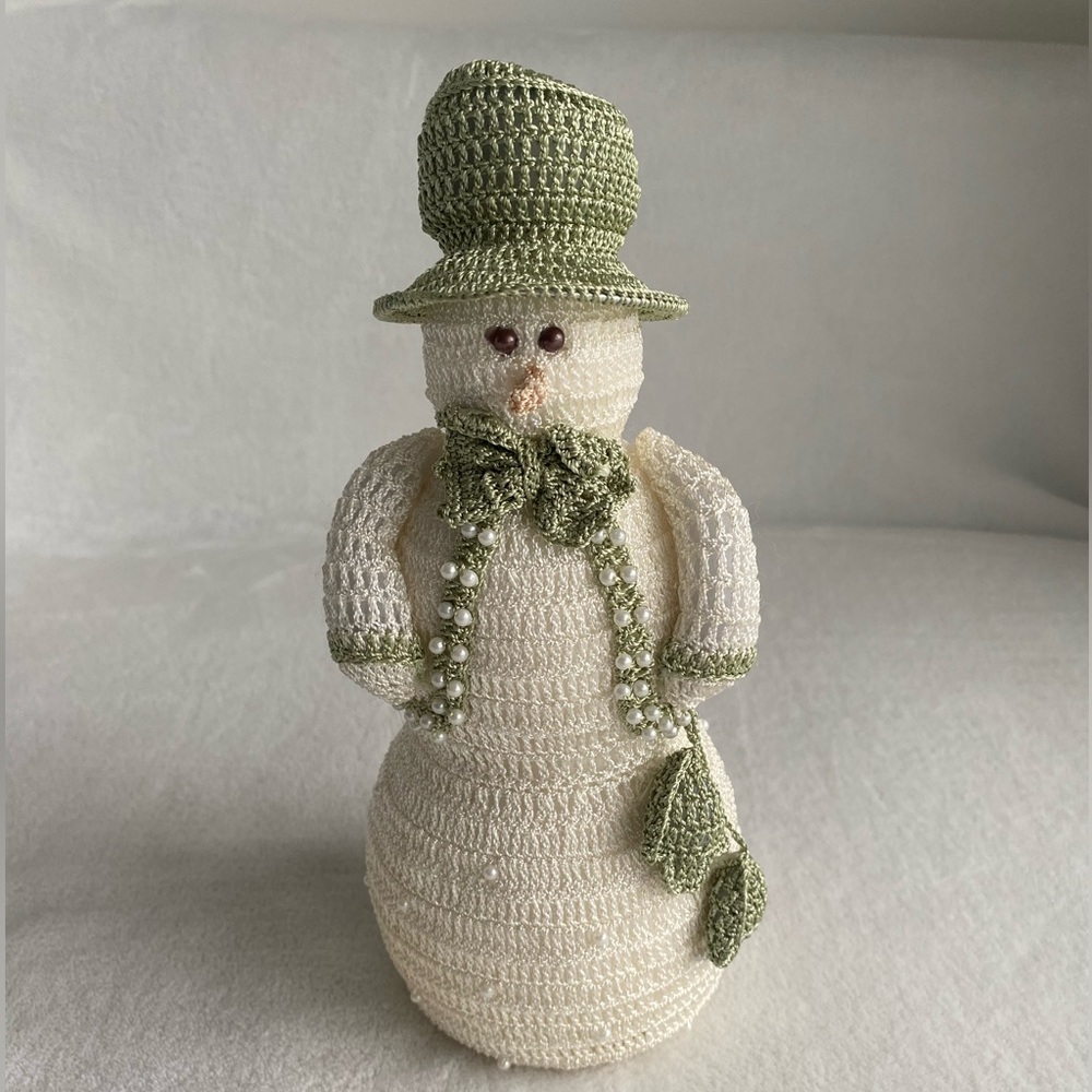 Delicate Crochet Snowman Figurine Cream White Green Pearls‎ Victorian Christmas